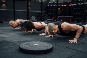 Variaciones de push-ups ejercicios de fuerza para hacer en casa